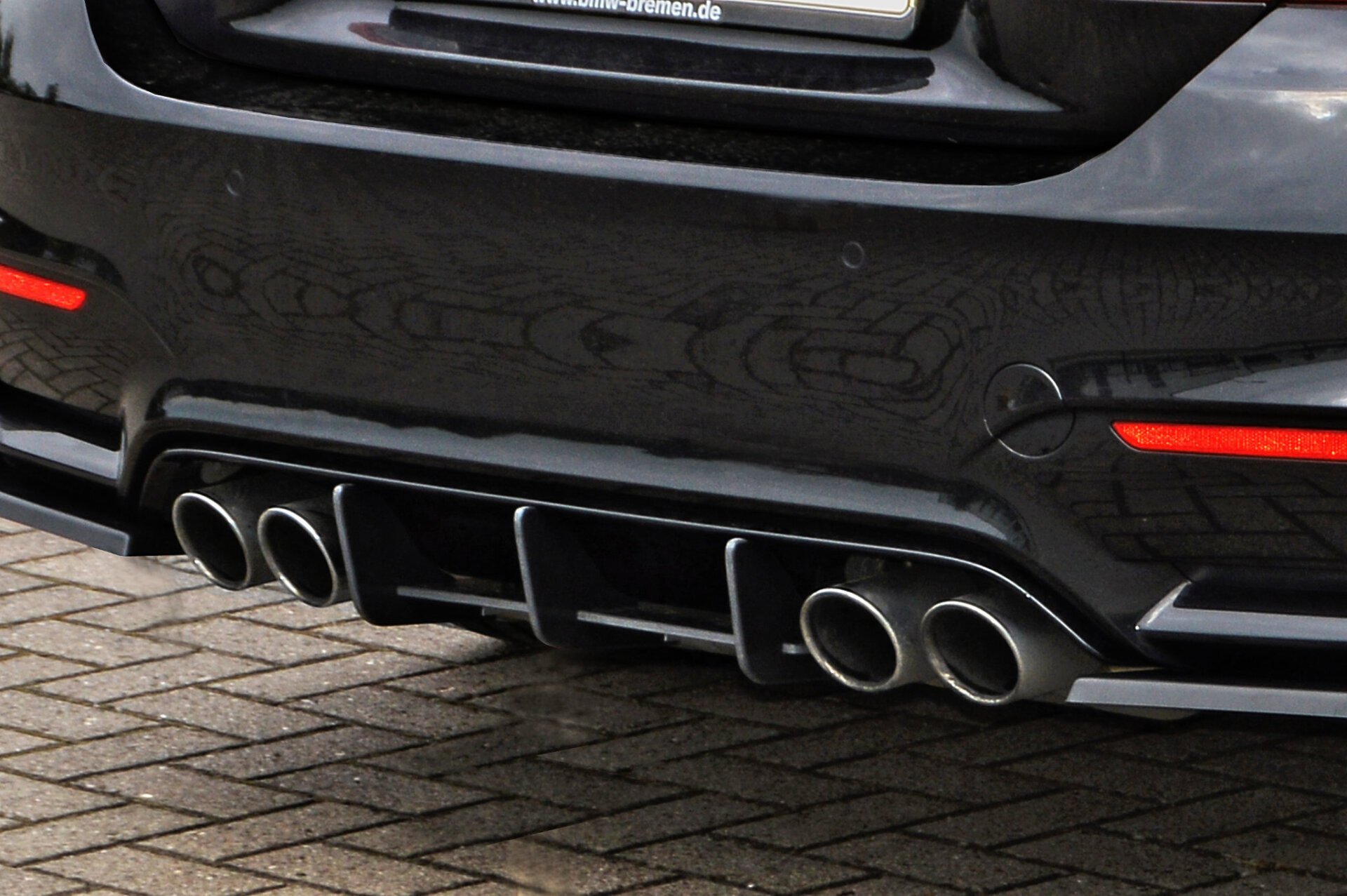 IN-Tuning podaljšek odbijača zadaj BMW M3 / M4 - F80 / F82 / F83 2014-