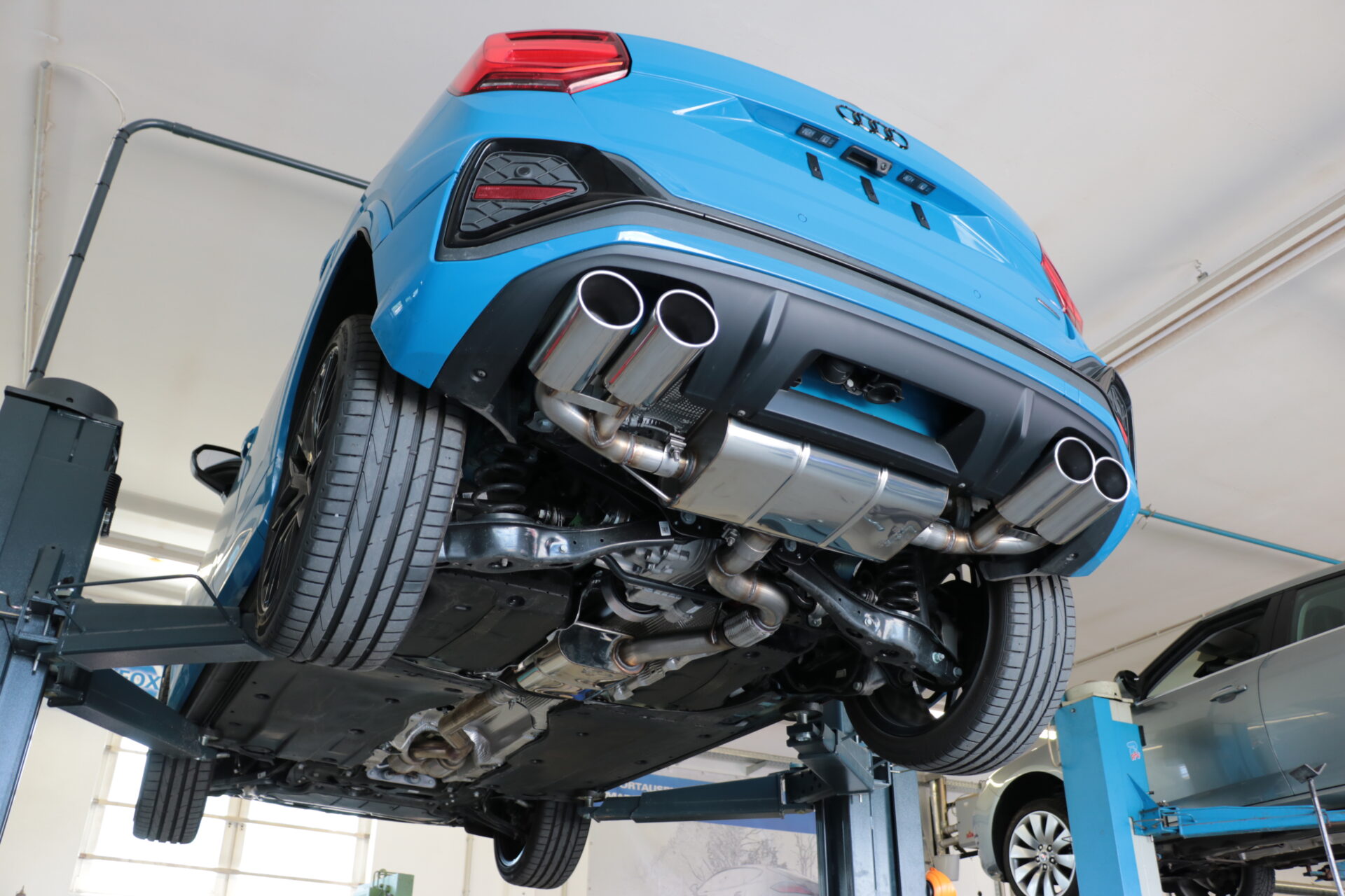 FOX zadnji športni lonec izhod desno/levo - 2x115x85 Tip 32 desno/levo črno emajliran Audi Q2