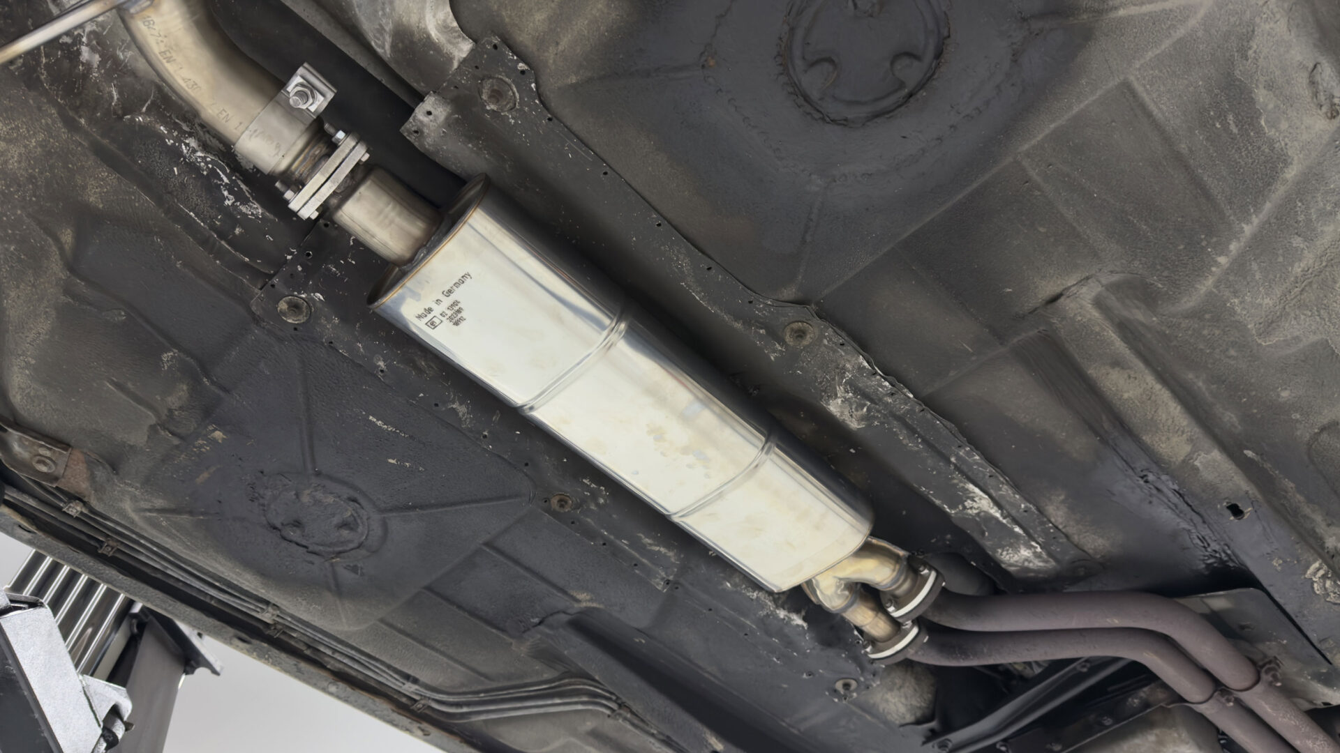 FOX srednji izpušni lonec s prirobnično povezavo BMW E28 520i brez kat